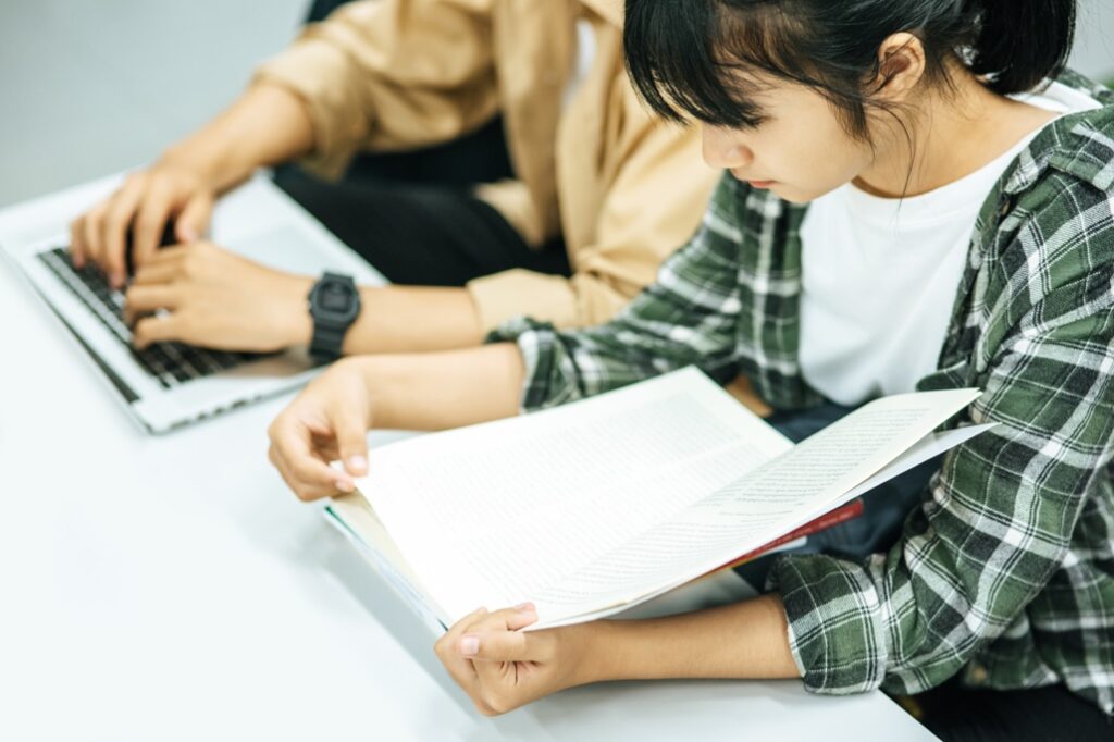 ติวเข้ม และอ่านหนังสือ เพื่อสอบชิงทุนไปเรียนต่อต่างประเทศ รับแปลภาษา